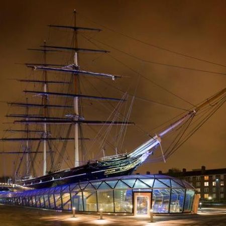 Black Pearl And Captain Sparrow London Exterior foto